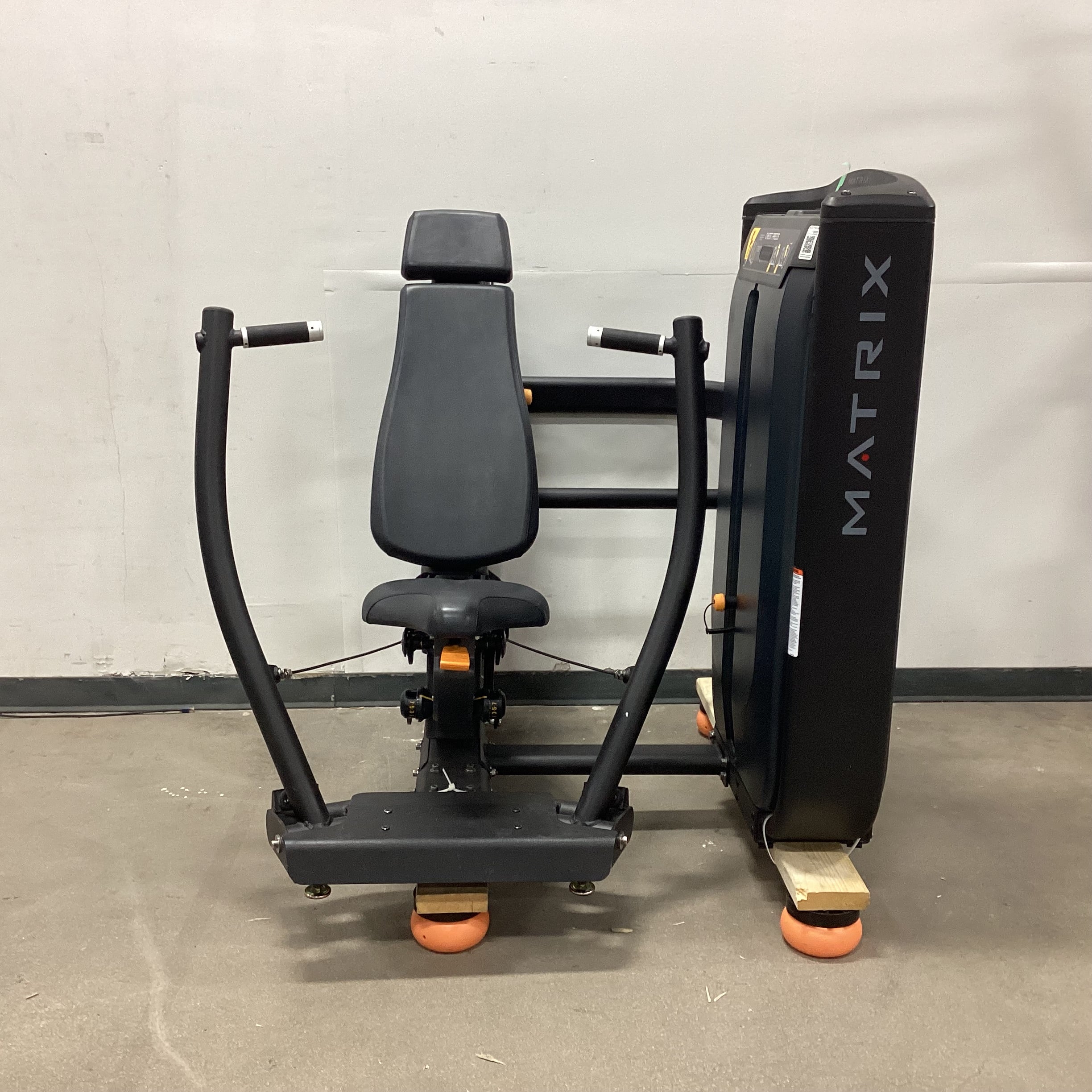 Matrix Ultra converging chest press G7-S13B