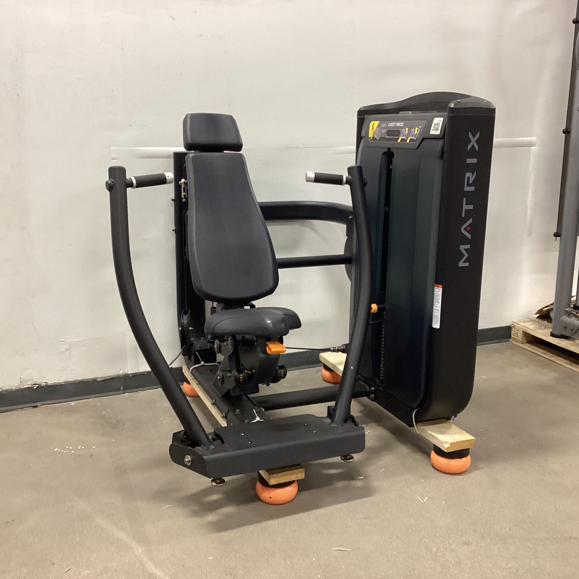 Matrix Ultra converging chest press G7-S13B